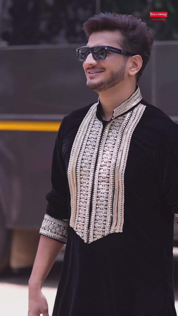 Munavar Adition Black kurta With Embroidery