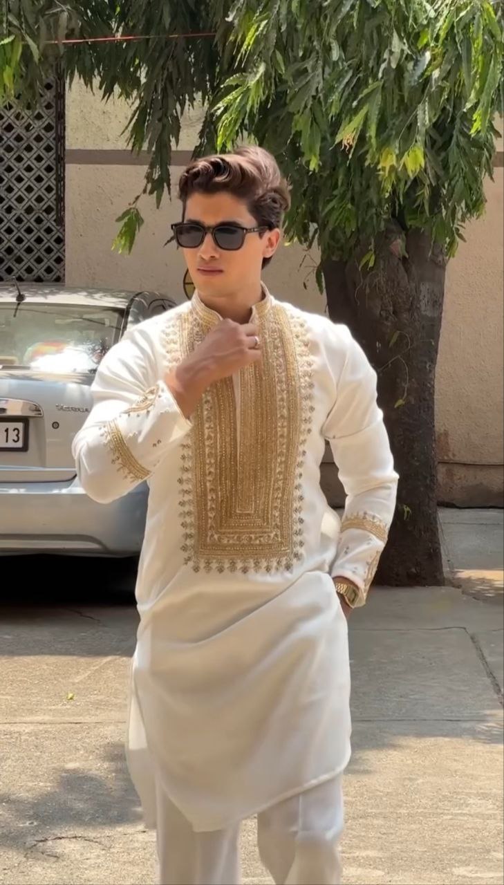 Ivory silk kurta set with Embroidery