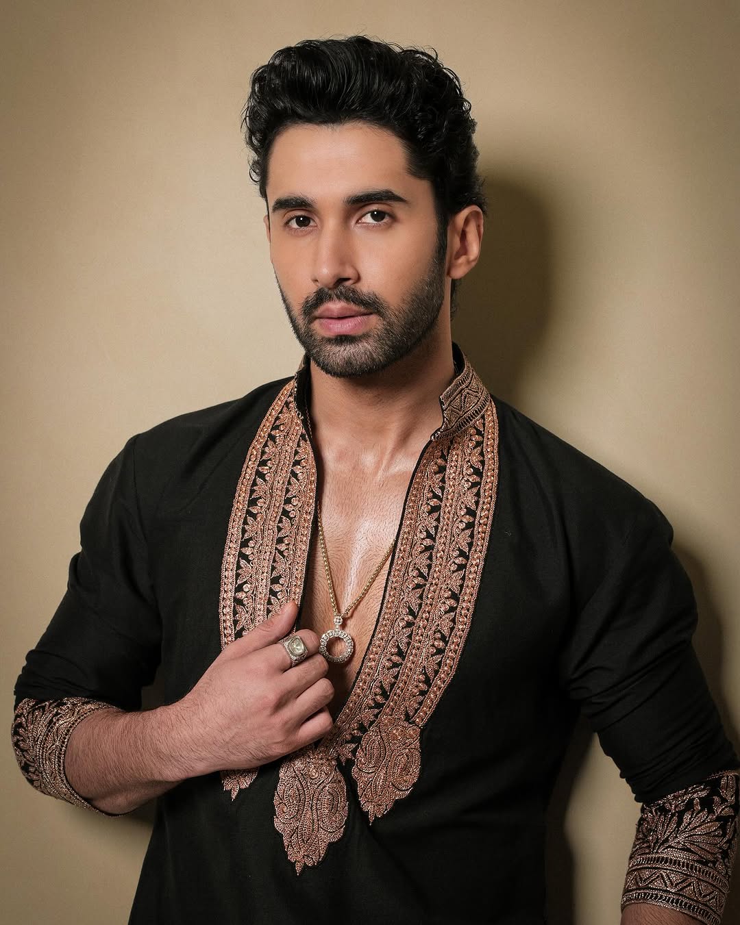 Z BLACK kurta pajama set with Embroidery