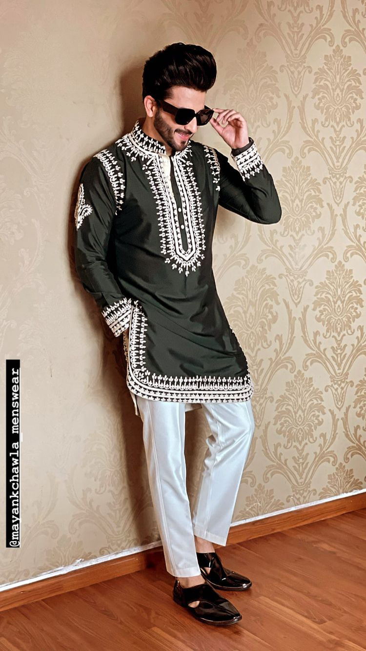 Olive green kurta set with Embroidery