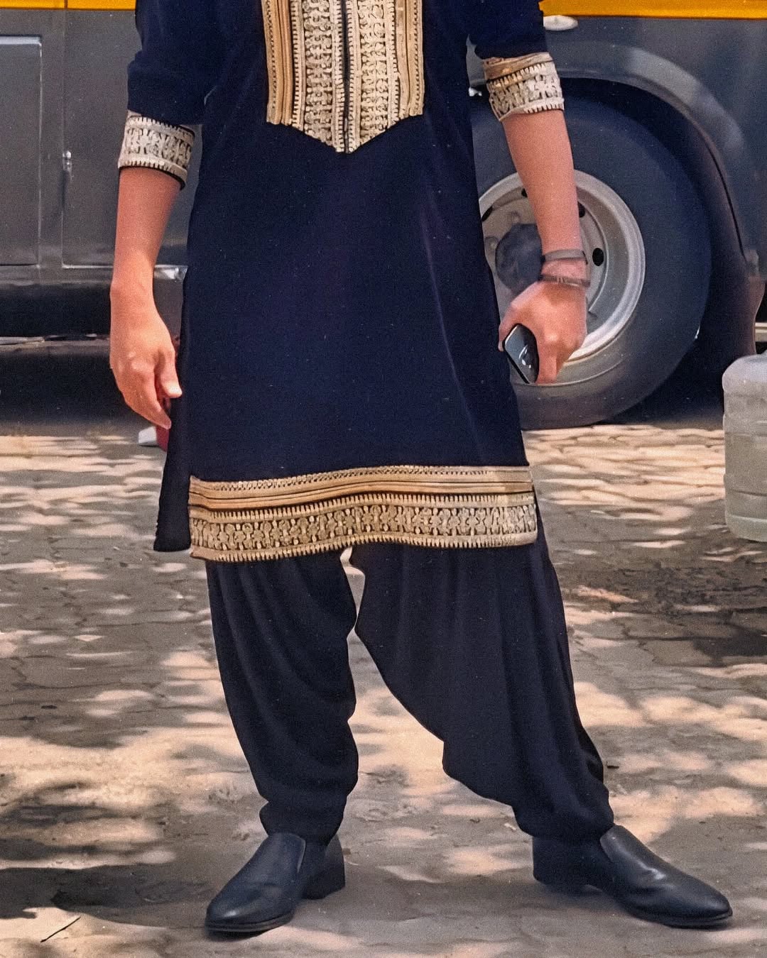 Munavar Adition Black kurta With Embroidery