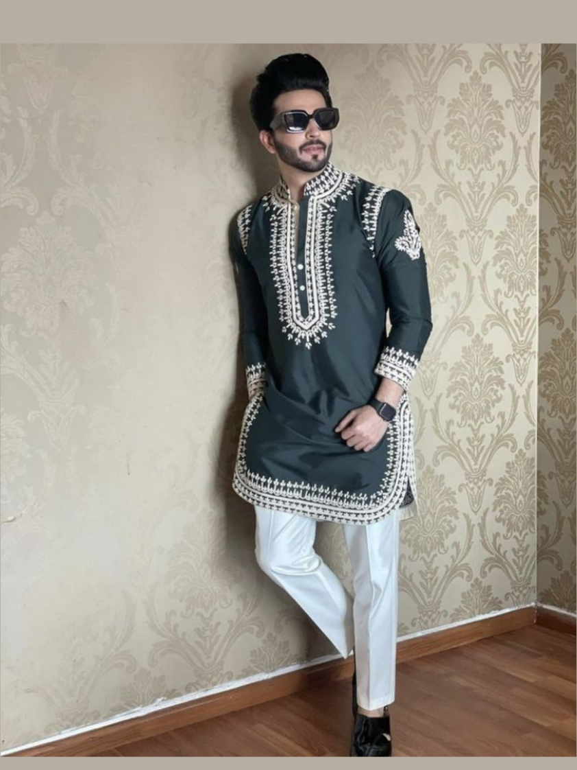 Olive green kurta set with Embroidery