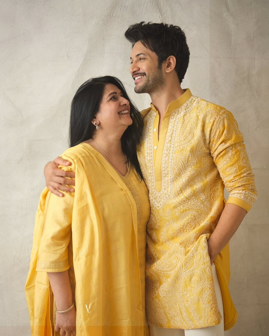 Yellow Ethnic kurta set with heavy embroidery