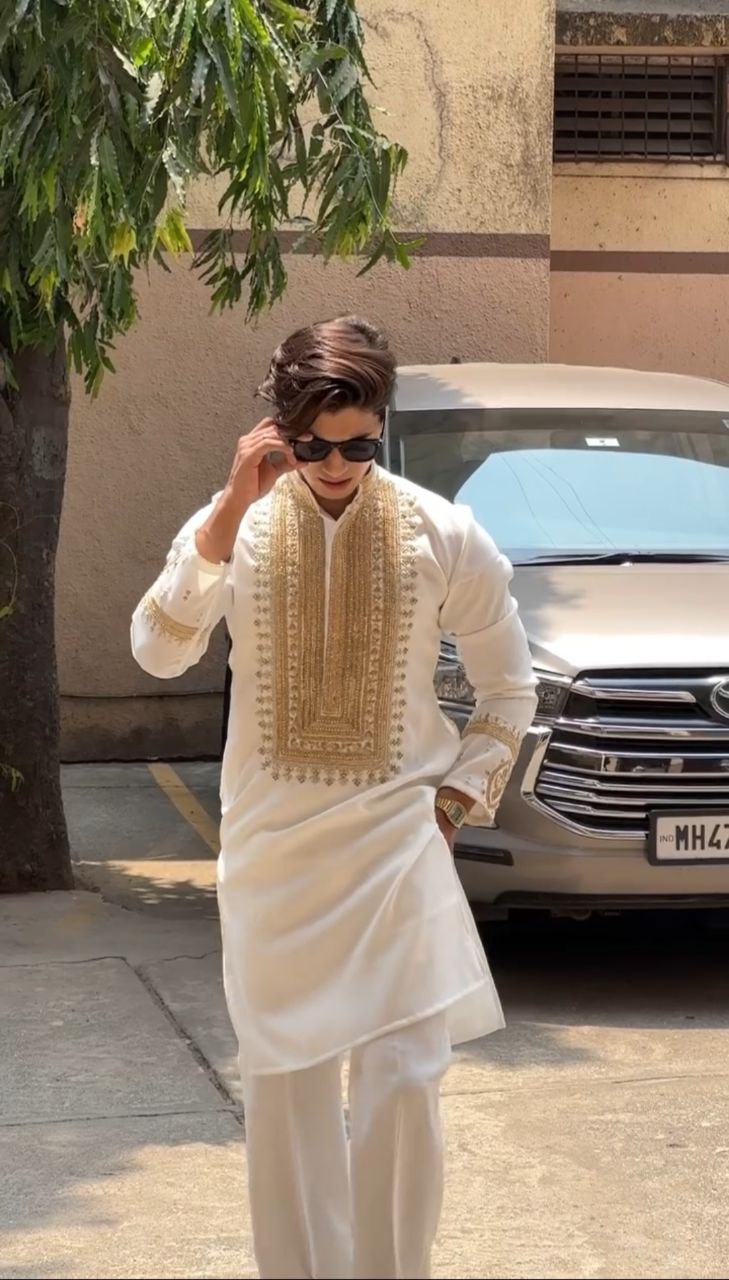 Ivory silk kurta set with Embroidery