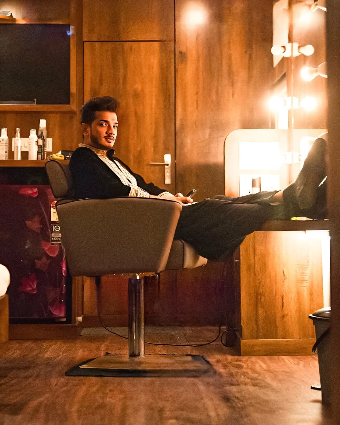 Munavar Adition Black kurta With Embroidery