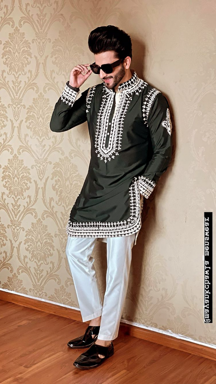 Olive green kurta set with Embroidery