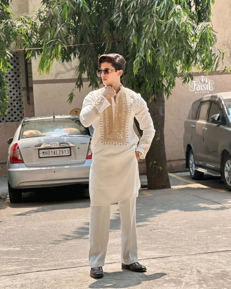 Ivory silk kurta set with Embroidery